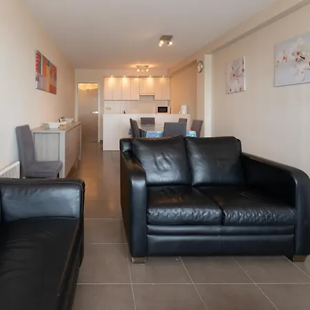 Family Spot By The Coastal Trails *