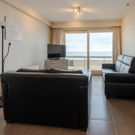 Family Spot By The Coastal Trails